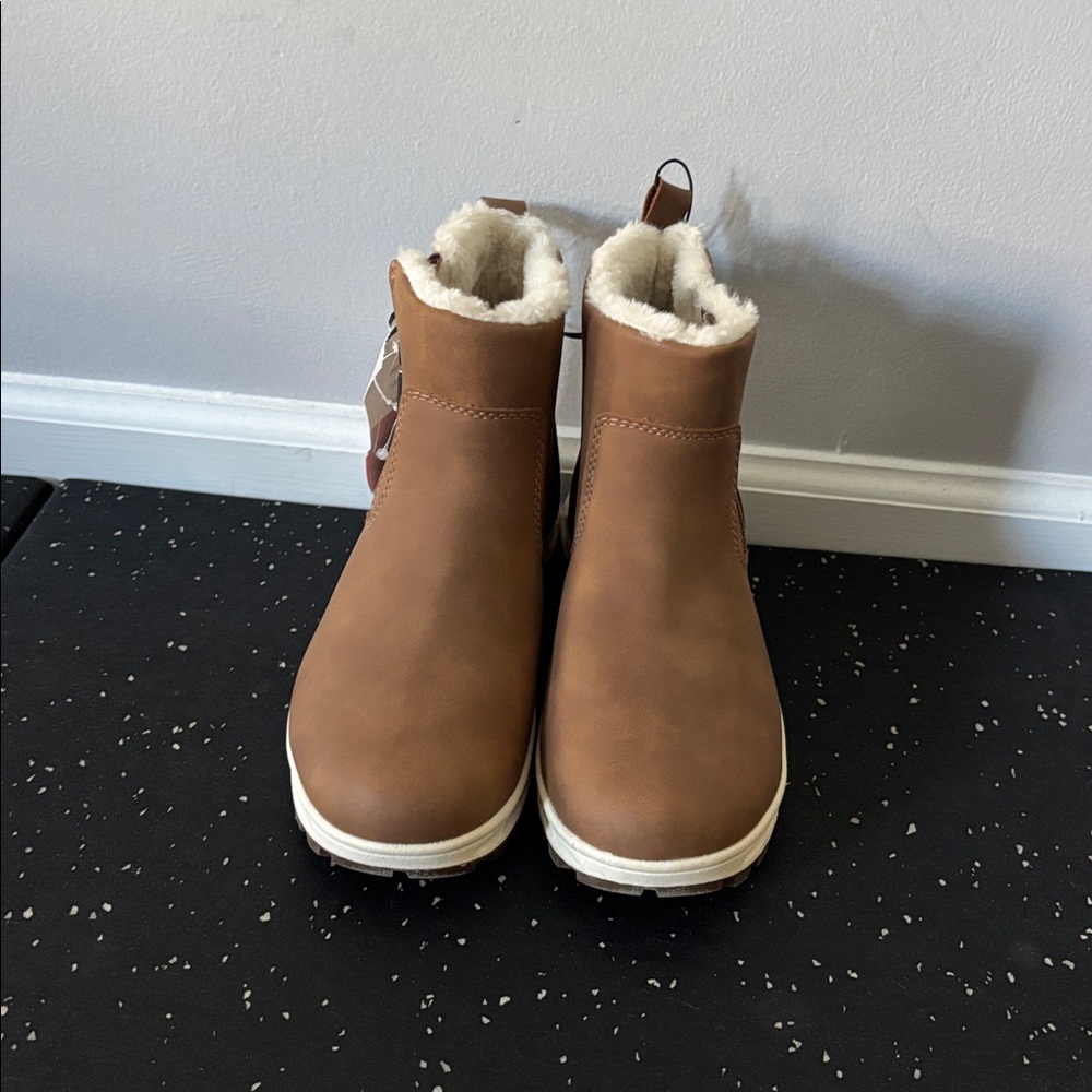 Khombu Brown Ankle Boots with Cream Lining - Picture 2 of 2